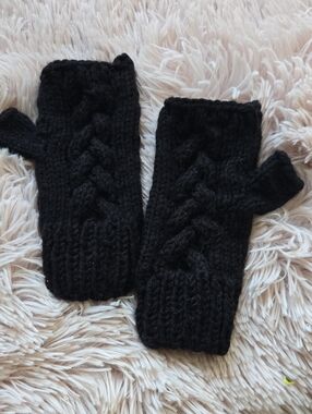 * NEW Handmade Black Cable Knit Wrist Warmers Mittens Gloves
